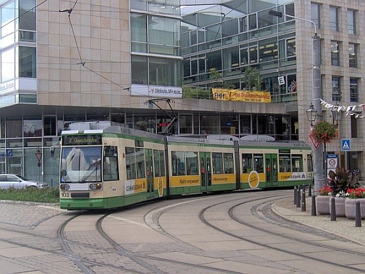 Der MGT6D der Brandenburger Straßenbahn am Markt der Stadt.