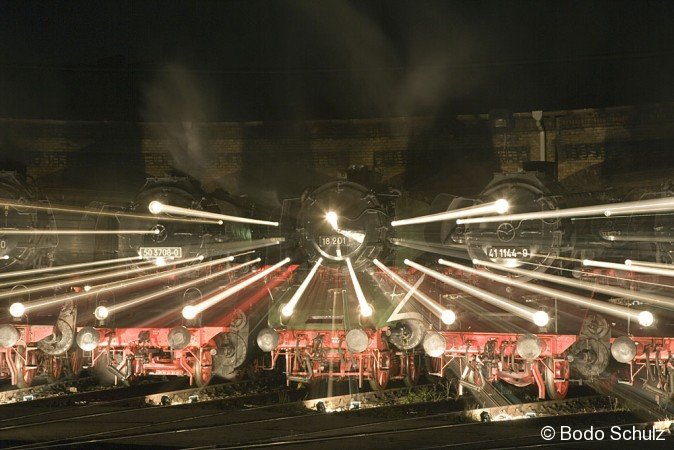 Diese stimmungsvolle Dampflok-Aufnahme enstand während der Feiern zu 100 Jahre Bw Berlin-Schöneweide Anfang Oktober 2006.