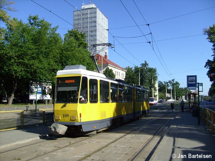Das Bild zeigt einen ehemaligen Berliner Straßenbahn-Wagen im Einsatz in Szczecin (Stettin) in Polen am 31. Juli 2008.