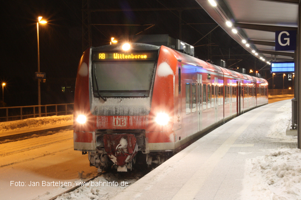 425 507-1 an einem Winterabend im Februar 2010 in Wittenberge.