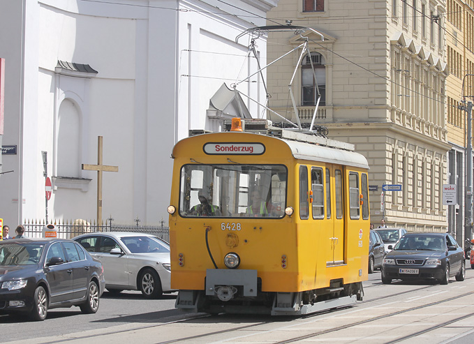 Am 29.05.2013 entstand diese Aufnahme eines Arbeitswagens der Wiener Linien.
