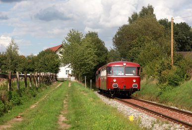 Als Wolnzach-Express waren am 20.08.2017 Schienenbusse auf der Strecke Rohrbach (Ilm) - Wolnzach unterwegs. Ansonsten wird die Bahn bzw. ihr Reststück nur noch im Güterverkehr bedient.