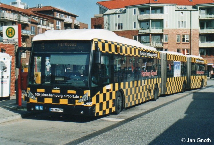 Van Hool AGG 300 Doppelgelenkbus 8714 an der n