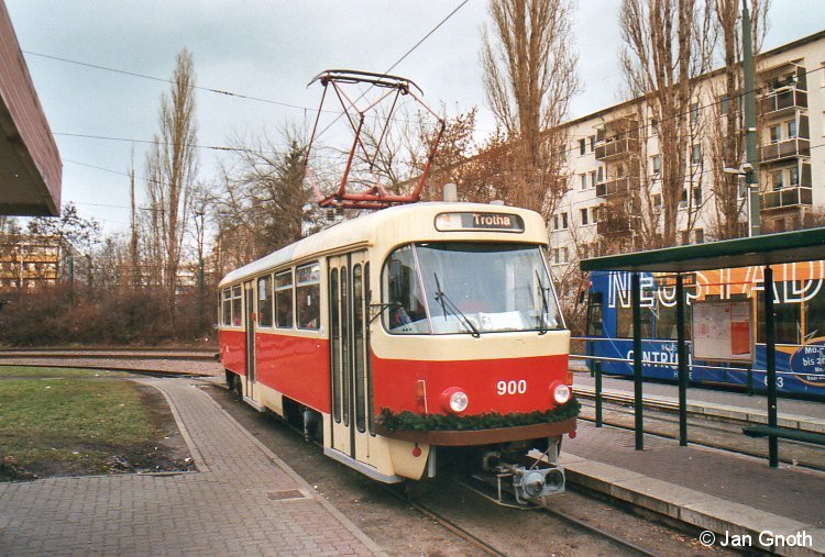 Tatra T4D 900 als Adventsbahn am 21.12.2013 in Halle-Trotha.