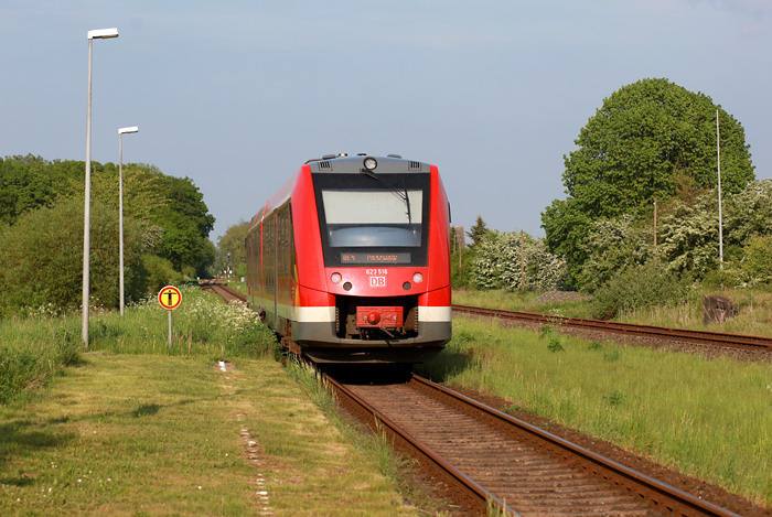 Der Bahnhof Grieben in Westmecklenburg liegt gefühlt mitten im Nichts. Im Bild ein LINT-Triebwagen am 20.05.2017