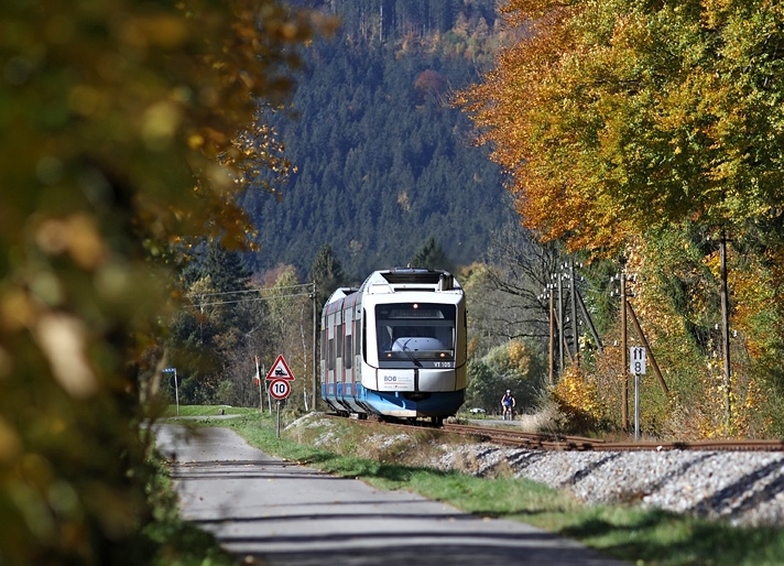 Ein sonniger Herbsttag bei der Bayerischen Oberlandbahn: Geitau, 15.10.2019