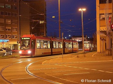 Nächtliche Impressionen vom Nürnberger Plärrer: Wagen 1126 ist als Linie 6 Richtung Doku-Zentrum unterwegs.