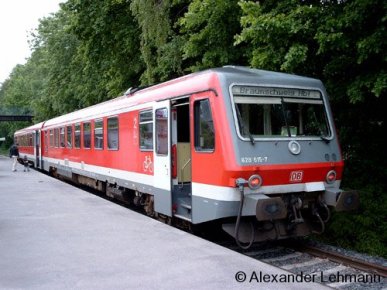 VT 628.4/928.4 615 der DB in Salzgitter-Lebenstedt, Endbahnhof der KBS 352, im Mai 2004.