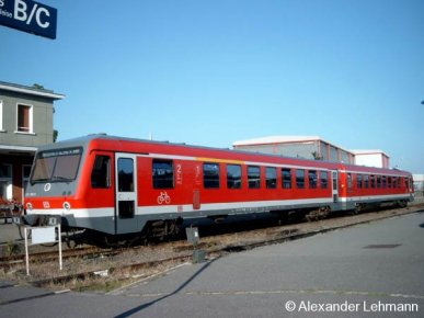 Ein VT 628.2 steht am 28.7.2004 im französischen Grenzbahnhof Wissembourg zur Rückfahrt nach Neustadt (Weinstr.) Hbf. bereit.