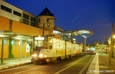 Am 10. August 2002 steht der 152 und 252  Hauptbahnhof von Potsdam und wartet auf seine Fahrgäste.