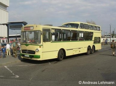 Ein historischer Bus verkehrt zum 