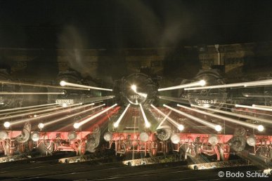 Diese stimmungsvolle Dampflok-Aufnahme enstand während der Feiern zu 100 Jahre Bw Berlin-Schöneweide Anfang Oktober 2006.