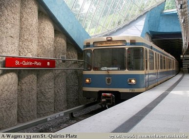 Münchner U-Bahn-Wagen vom Typ A im U-Bahnhof St.-Quirin-Platz