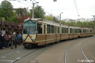 Zu sehen ist TW 115 der Dortmunder Stadtwerke, welcher (in Traktion mit TW 119) als letzter Straßenbahnzug die oberirdische Strecke zwischen Westentor und Reinoldikirche befuhr. Entstanden ist das Bild am Tage der Einstellung, 26.04.2008, an der Endhaltestelle der Linie 403, 