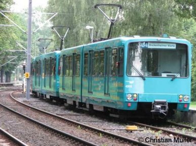 Drei-Wagen Zug der Baureihe U3 auf dem Wendegleis östlich der Station 