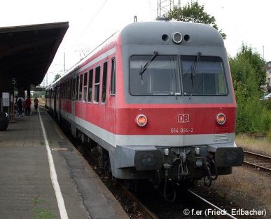 Der Dieseltriebzug 614 084-2 steht am 07.07.08 in Forchheim (Oberfranken) und wartet auf die nächste Abfahrt.