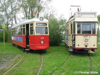 Zwei historische Straßenbahnen auf dem Museumsgelände nahe dem Schönberger Strand. Der linke im Bild ist am 22.5.2010 für Rundfahretn genutzt worden.