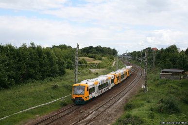 Seit mehreren Jahren fährt die ODEG zum Auftakt der Störtebeker-Festspiele mit einem aus ihren Regioshuttlen bestehendem Zug von Berlin-Lichtenberg auf die Insel Rügen. Am 19. Juni 2010, dem Eröffnungstag der Störtebeker-Festspiele, sind VT 650.58, VT 650.67 & VT 650.72 als Sonderzug auf dem Weg nach Rügen und legen sich dabei kurz vor dem Bahnhof Prenzlau in die Kurve.