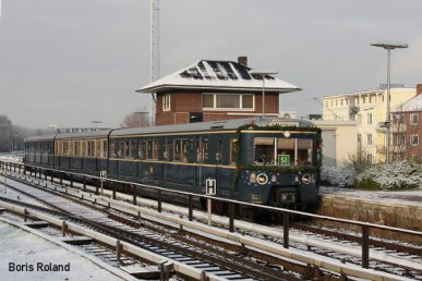 ET 171 082 des Historische S-Bahn Hamburg e. V. festlich geschmückt im Rahmen der alljährlichen Aktion 