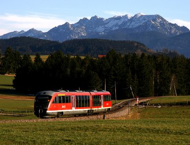 Am 16.01.2011 war 642 714 auf der König-Ludwig-Bahn nach Füssen unterwegs. Die Aufnahme entstand bei Weizern-Hopferau.