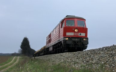 Dieser Güterzug bleibt in Erinnerung als letzte Planleistung der Kemptener Ludmillas. 233 452 wurde am 13.04.2012 zwischen Kaufering und Geltendorf aufgenommen.
