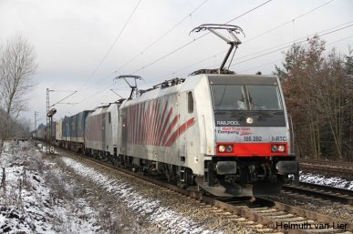 186 282+186 xxx mit KLV Zug auf der Fahrt von München Ost Richtung Brenner bei Vaterstetten.