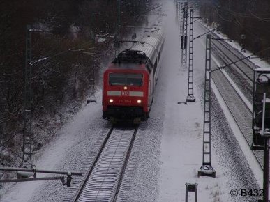 Die 120 120-1 zwischen Lauenbrück und Königsmoor. Dieses Foto wurde aufgenommen am 10.03.2013. 