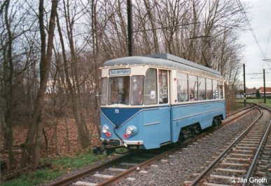 Der historische Tw 73 der Schöneicher-Rüdersdorfer-Straßenbahn als Adventsbahn am 07.12.2013 an der Endhaltestelle der Tram 88 in Alt-Rüdersdorf.