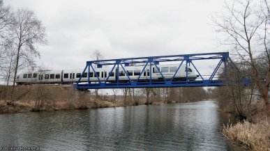 Am 19. März 2014 überquert 643 361 als RB 27 den Finowkanal bei Ruhlsdorf-Zerpenschleuse auf seinem Weg in Richtung Berlin-Karow.