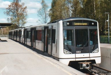 MX 3003 steht am 14.05.2015 (Himmelfahrtsdonnerstag) am westlichen Endpunkt der Linie 6 in Sognsvann bereit zur Abfahrt über den Ring nach Bergkrystallen.
