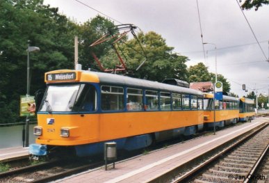 Am 30.07.2014 waren gleich 2 Tatra-Großzüge hintereinander auf der Linie 15 im Einsatz. Auf dem Bild zu sehen ist der erste der beiden mit Tw 2147 an der Spitze am südöstlichen Endpunkt in Meusdorf.
