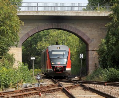 Am 11.08.2015 erreicht ein Desiro den Bahnhof Sondershausen