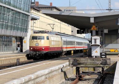 103 245 mit einem Intercity am 26.06.2015 in Augsburg Hbf
