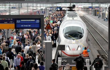 Großes Reisendeaufkommen am 19.06.2015 im Münchner Hauptbahnhof