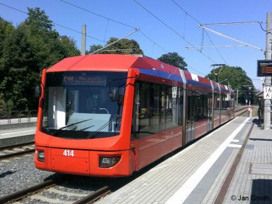Stadler Variobahn 414 der Citybahn Chemnitz steht am 22.08.2017 am südlichen Endpunkt der Linie C11 in Stollberg zur Abfahrt nach Chemnitz Hauptbahnhof bereit.