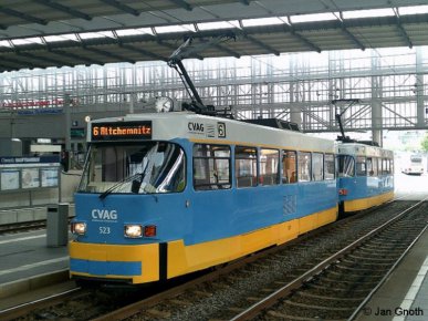 Tatra T3D-M 523/524 der Chemnitzer Verkehrs-AG steht am 22.08.2017 im Chemnitzer Hauptbahnhof auf der Linie 6 zur Abfahrt nach Altchemnitz bereit.