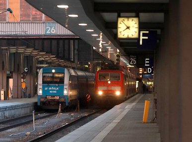 Alltagsbetrieb im Münchner Hauptbahnhof, aufgenommen am 13.04.2017