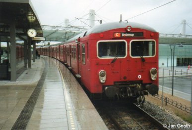 Am 12. Oktober 2003 wurde in Kopenhagens Südwesten der Verkehrsknotenpunkt Flintholm in Betrieb genommen, wo seit Fertigstellung der Ringbahnsteige am 24. Januar 2004 zwischen Ring-, Frederikssund-, und der von der Metro übernommenen Frederiksbergbahn umgestiegen werden kann. Bis zur Außerdienststellung im Februar 2007 kam auch noch die 2. Generation auf der Ring- und Frederikssundbahn zum Einsatz, so dass in den ersten Jahren bis 2007 auch die 2. Generation noch ein alltägliches Bild in Flintholm war.